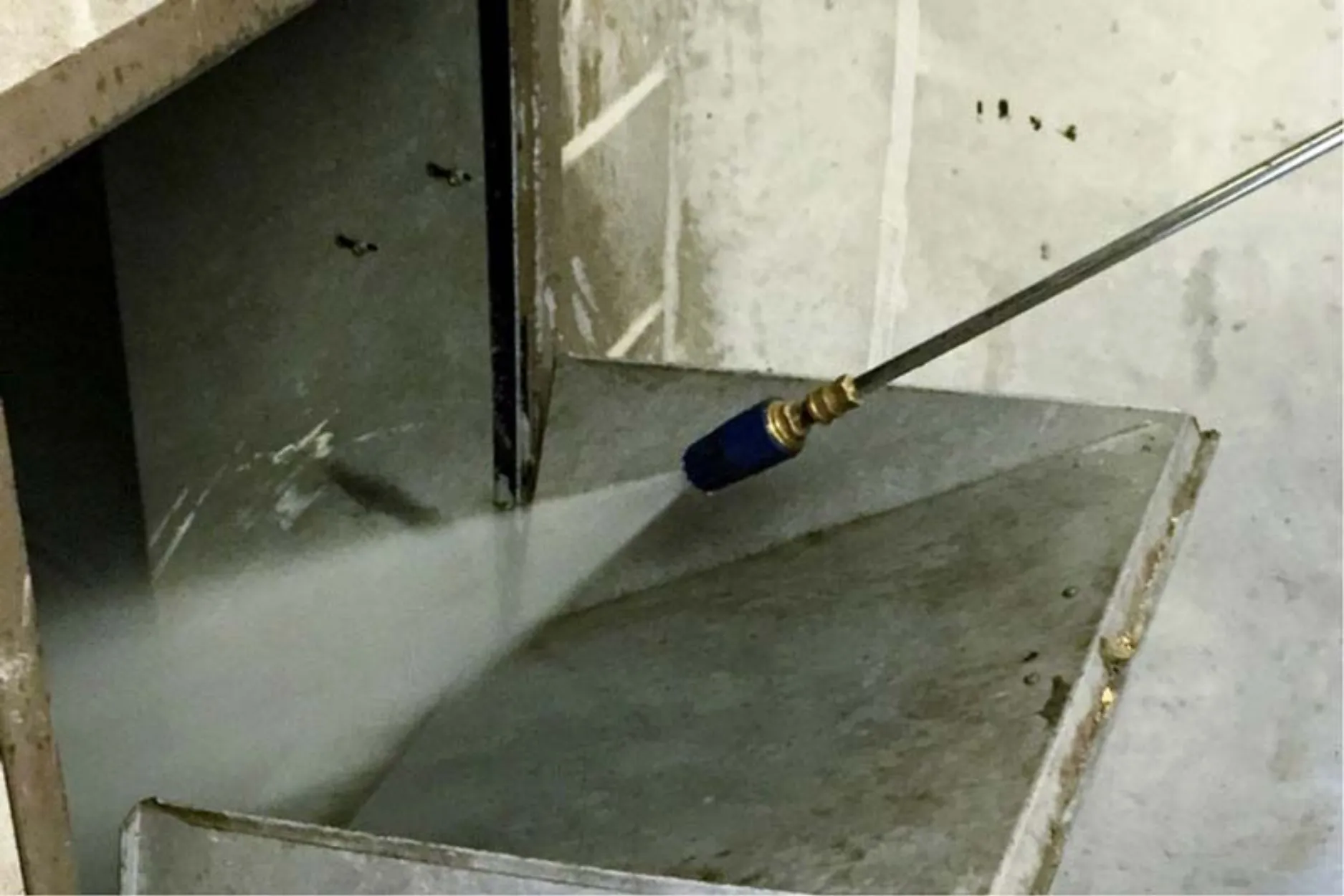 Trash Chute Cleaning